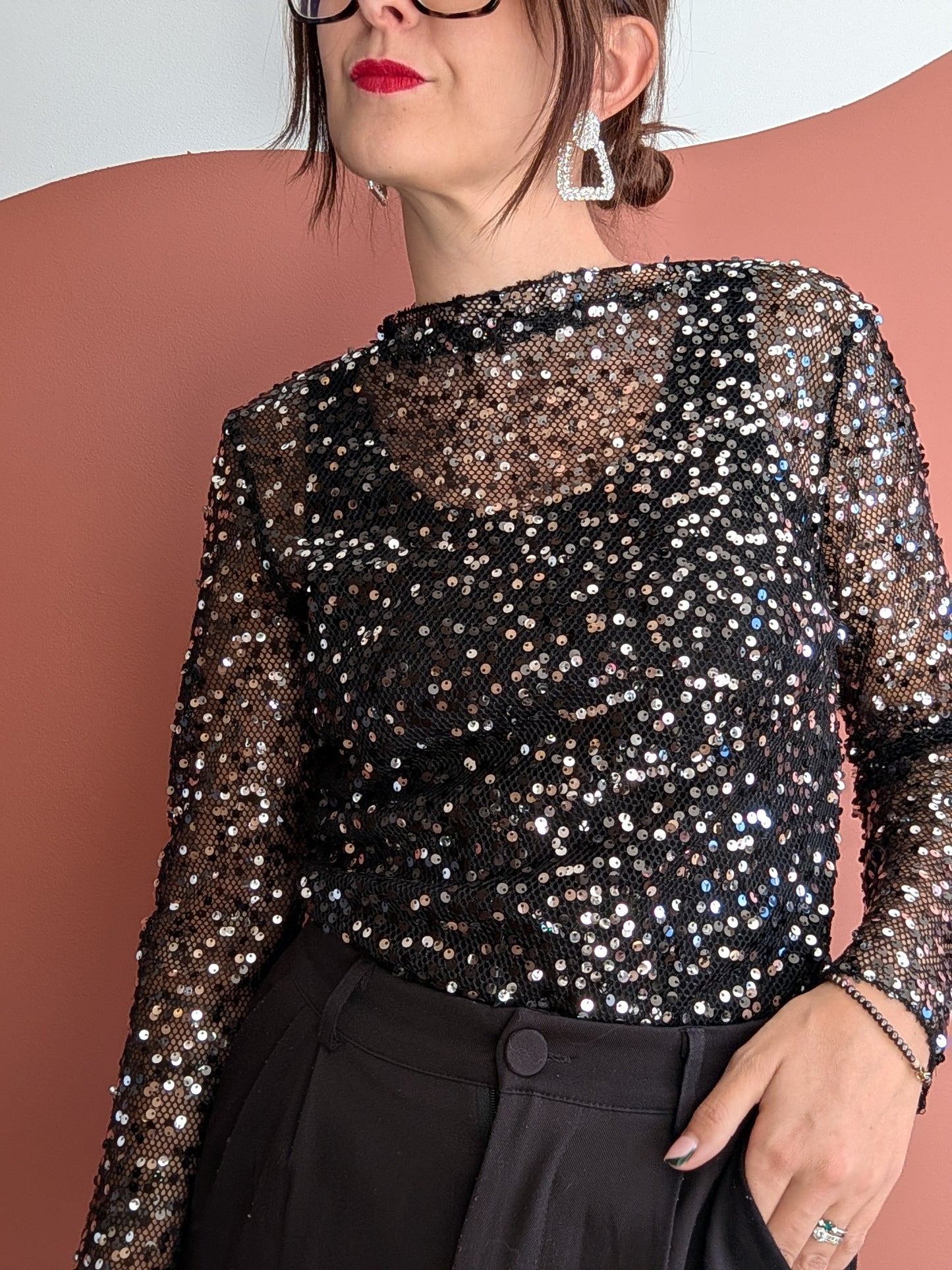 Top noir à sequins transparent