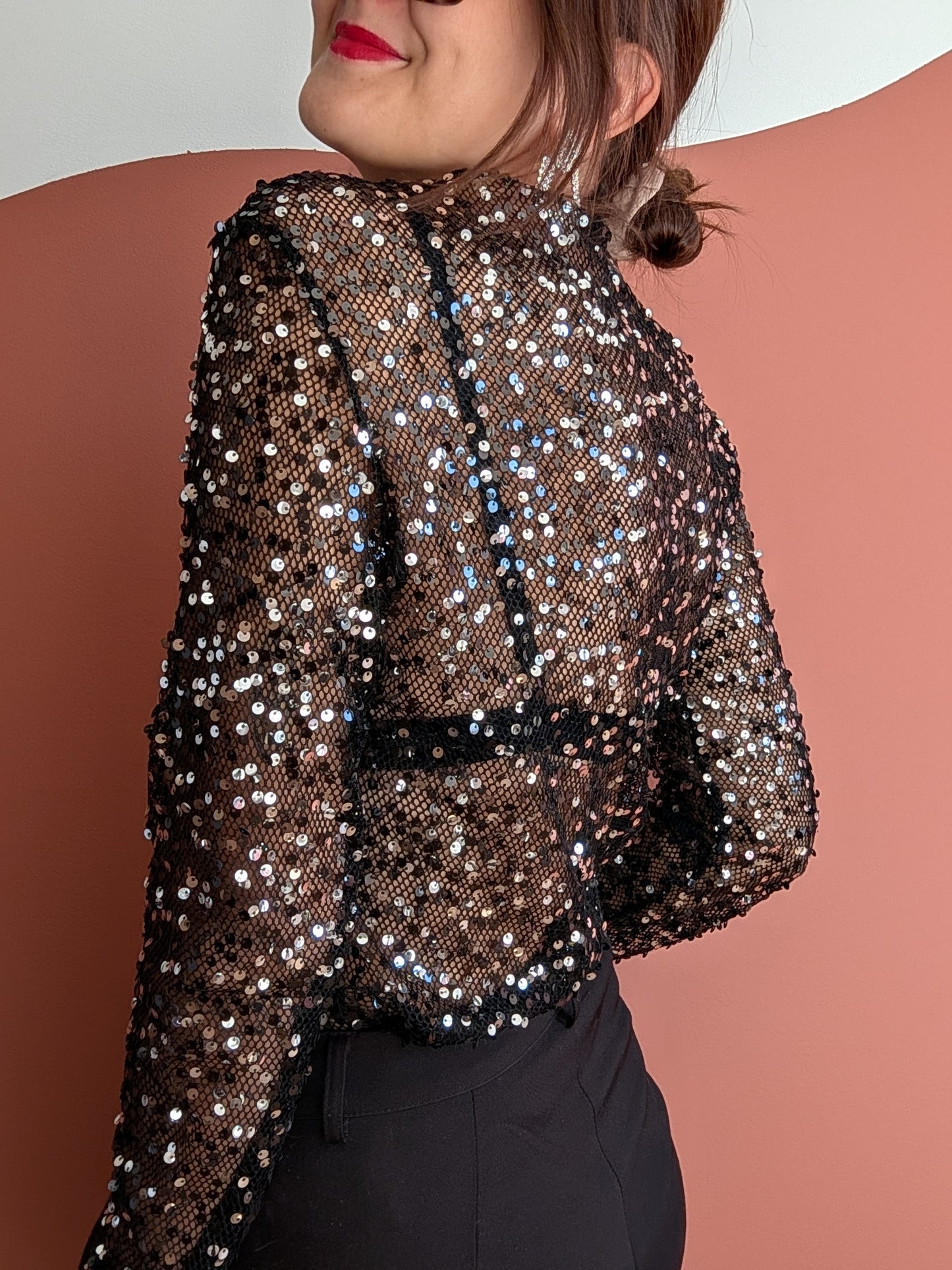 Top noir à sequins transparent