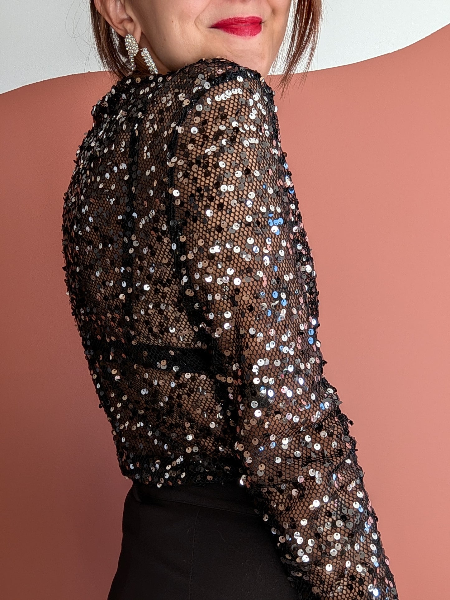 Top noir à sequins transparent