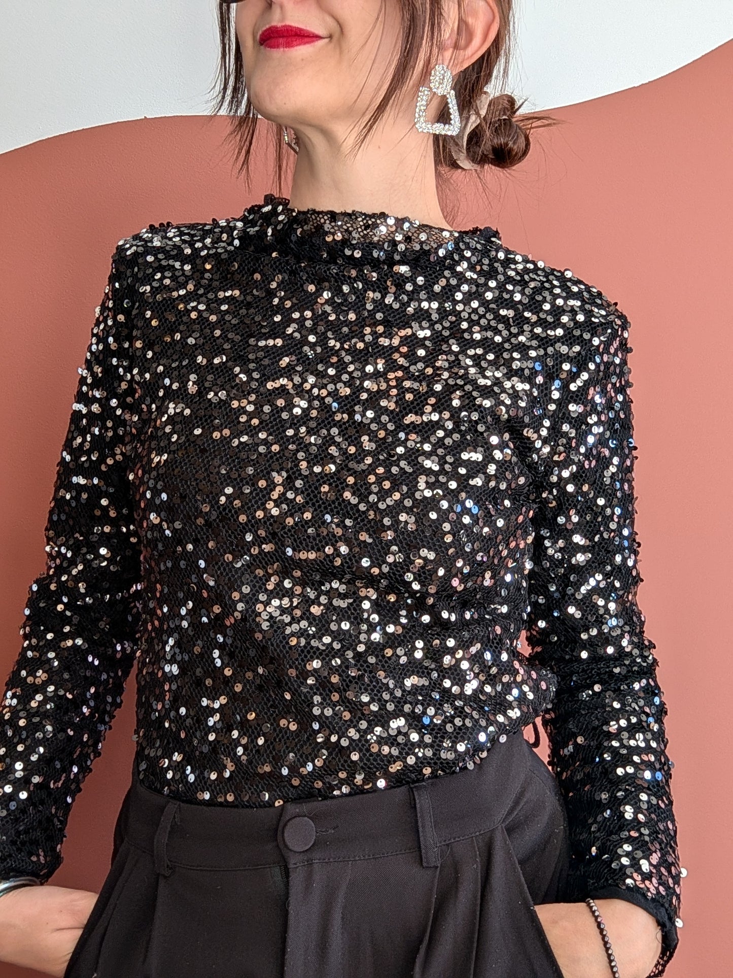 Top noir à sequins transparent